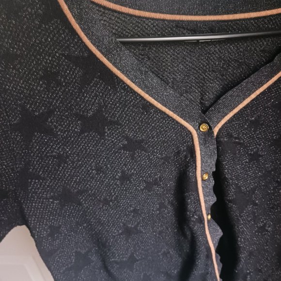 black cardigan with transparent star print & rust-colored piping - Picture 2 of 3